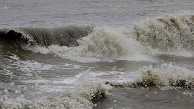 সমুদ্র বন্দরে ৩ নম্বর সতর্ক সংকেত