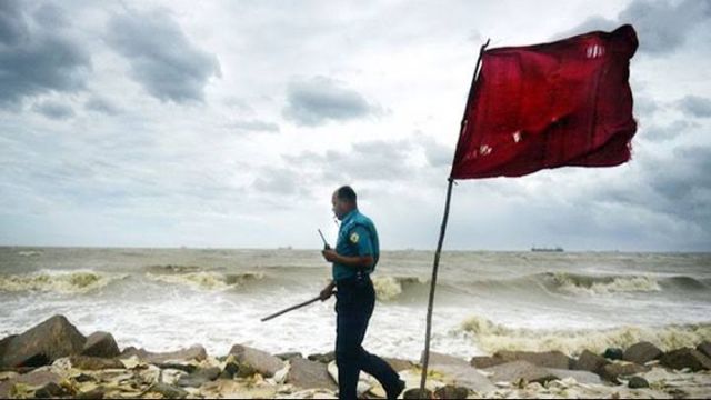 সমুদ্রবন্দরগুলোতে তিন নম্বর সতর্কতা সংকেত