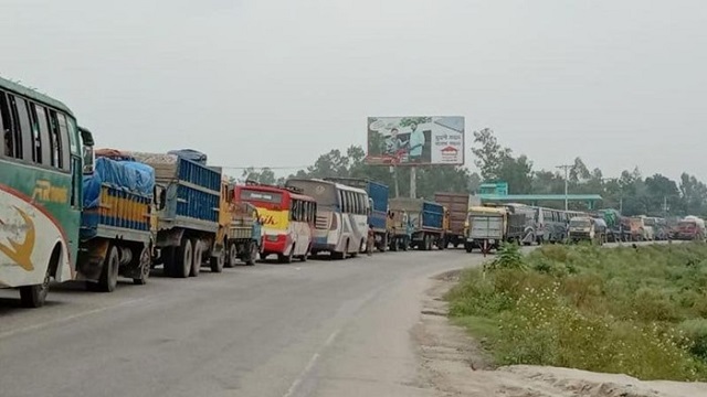 সিরাজগঞ্জ মহাসড়কে ২০ কিলোমিটার যানজট