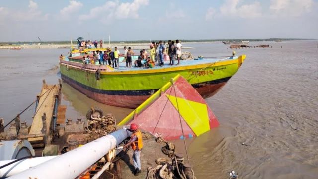 ঘূর্ণিঝড় সিত্রাংয়ে ড্রেজারডুবিতে উদ্ধার হলো ৮ মরদেহ