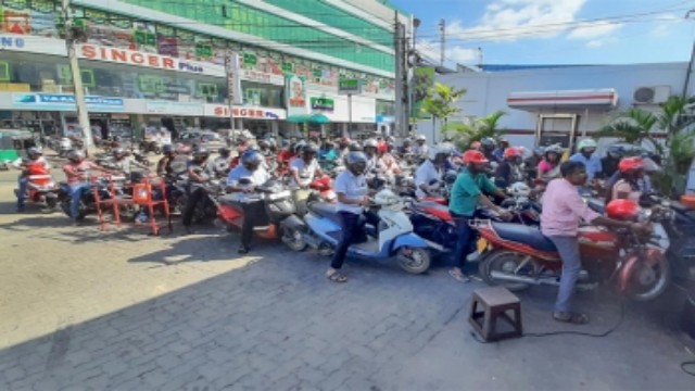 শ্রীলঙ্কায় এবার স্কুল ও সরকারি অফিস বন্ধ ঘোষণা