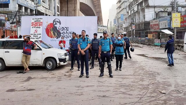 হরতাল সমর্থকদের সাথে সংঘর্ষে ৫ পুলিশ সদস্য আহত