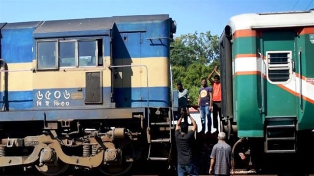 ট্রেনের বগি জোড়া দেওয়ার সময় কর্মচারীর মৃত্যু