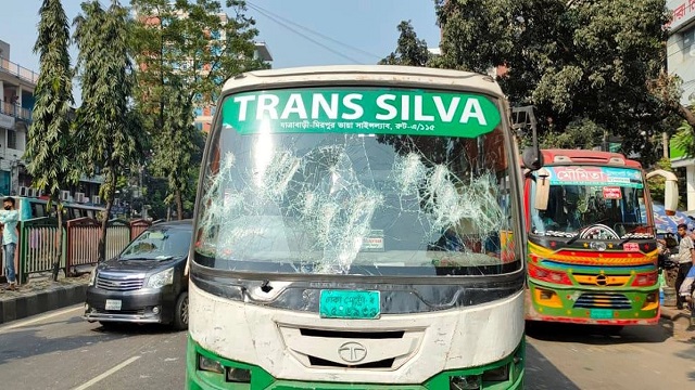 রাজধানীর বিভিন্ন এলাকায় সড়ক অবরোধ করে শিক্ষার্থীদের বিক্ষোভ