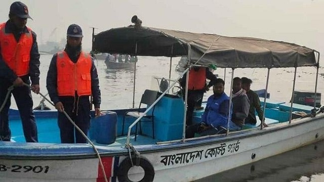 লঞ্চের ধাক্কায় ধলেশ্বরী নদীতে ট্রলারডুবি