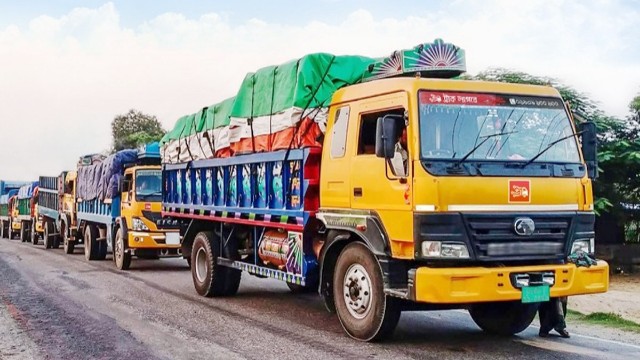 বৃহস্পতিবার থেকে মহাসড়কে ট্রাক, লড়ি ও কাভার্ডভ্যান বন্ধ