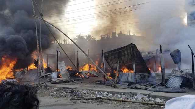 ময়মনসিংহের ভালুকায় বাজারে অগ্নিকাণ্ডে পুড়ে গেছে ২৫ দোকান