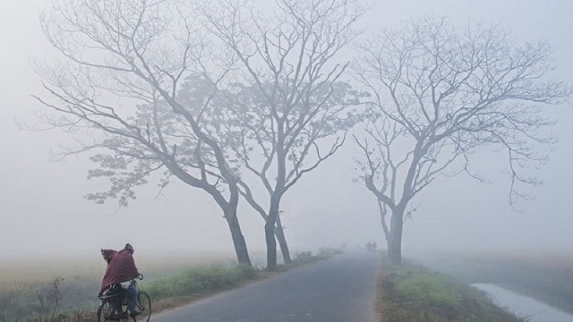 শেষ রাতে ঘন কুয়াশার আভাস