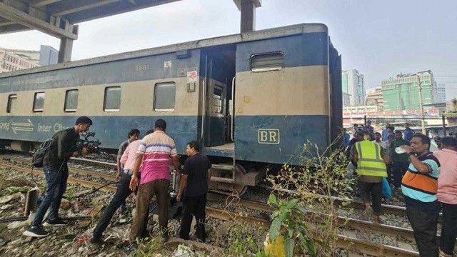 যমুনা এক্সপ্রেসের বগি লাইনচ্যুত তেজগাঁওয়ে!